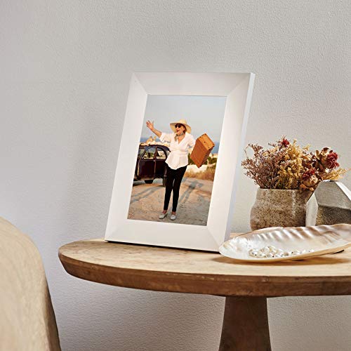 Aura digital photo frame, 10 HD display new 2019, 2048x1536 resolution with free cloud storage portrait Danielle Walker