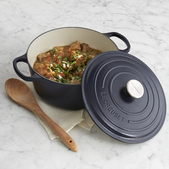 Le Creuset Signature Cast-Iron Round Dutch Oven